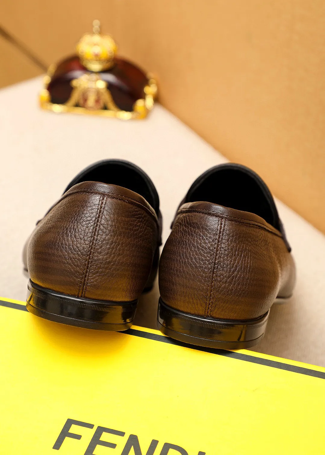 Men's shoes 💰442 💐 Product trademark: FENDI [Fendi] casual leather shoes Regular size: 38-44 (45🉑️customized) Product materials: Selected imported first-layer pebbled cowhide laser upper + luxury hardware buckle, imported cowhide leather lining. Strong three-dimensional visual effect, rubber outsole Color: 1⃣️color optional